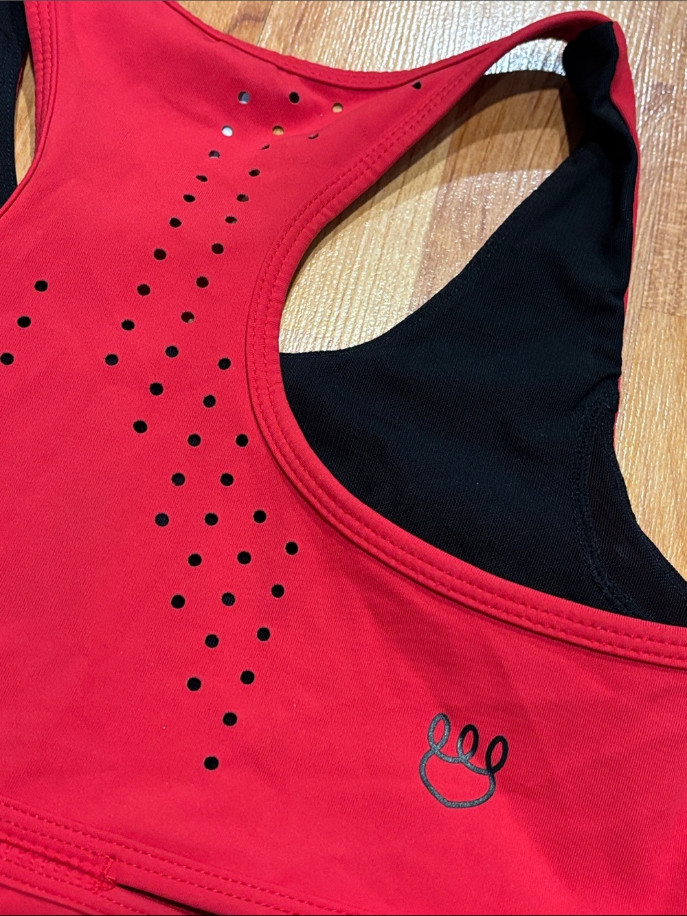 Cutout Active Sports Bra in Red - Picture 6 of 7